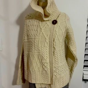 Standun Beautiful beige embroidered sweater.